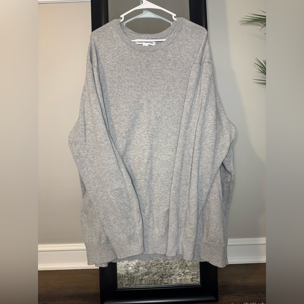 Amazon Essentials Men's Light Gray Crewneck Sweater